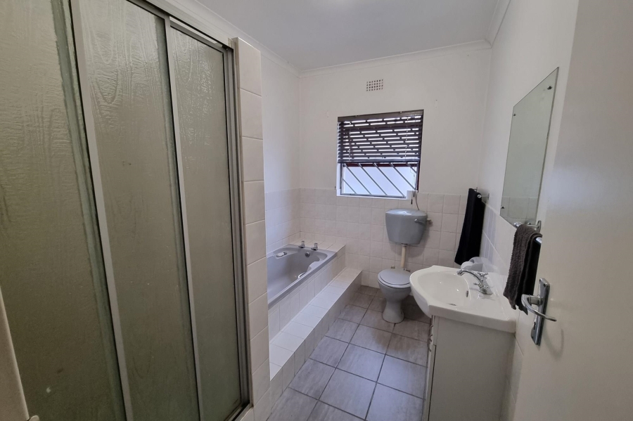 To Let 3 Bedroom Property for Rent in Vredekloof Western Cape